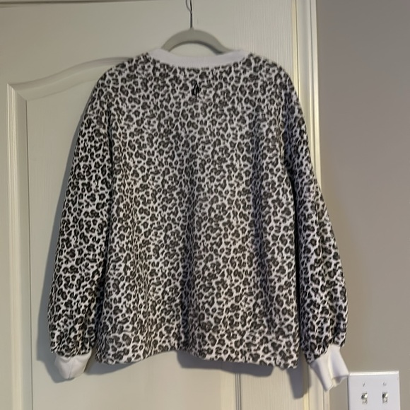 Women’s Abercrombie & Fit Animal Print Sweatshirt size M - Picture 5 of 5